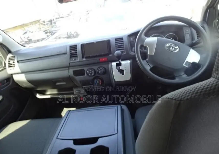 Toyota HiAce 2021 Silver