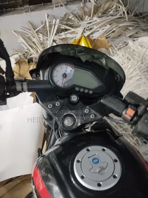 Bajaj Pulsar 220 F 2025 Black