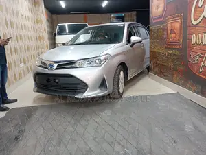 টয়োটা এক্সিও ২০২১ সিলভার