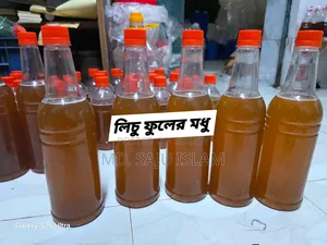 খাঁটি মধু পাইকারি দামে বিক্রয় করা হয়।