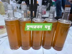 খাঁটি মধু পাইকারি দামে বিক্রয় করা হয়।