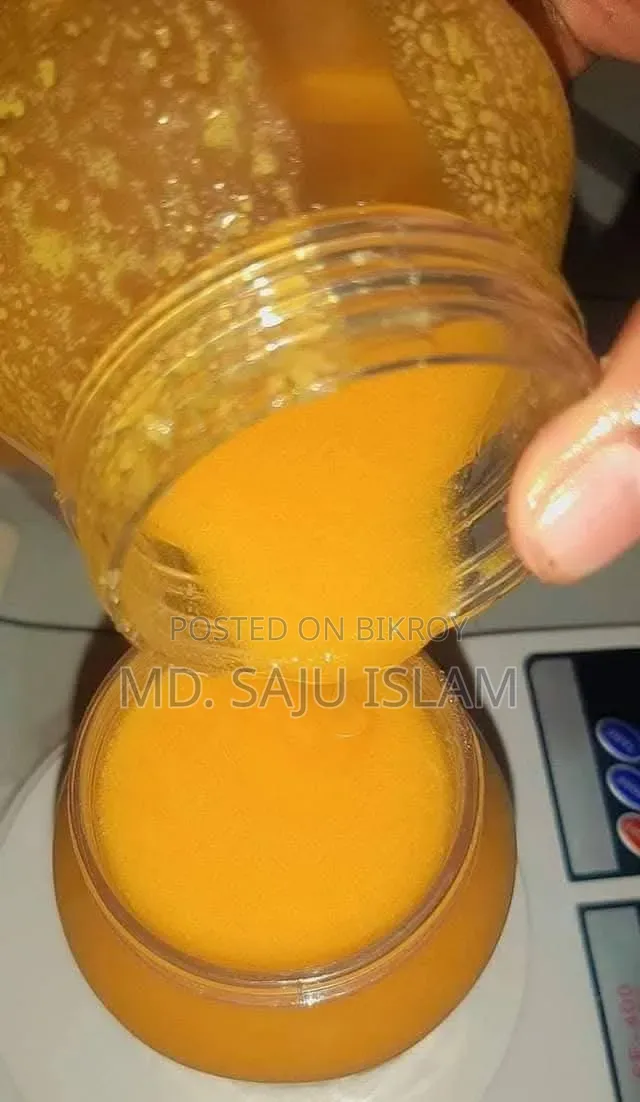 খাঁটি মধু পাইকারি দামে বিক্রয় করা হয়।