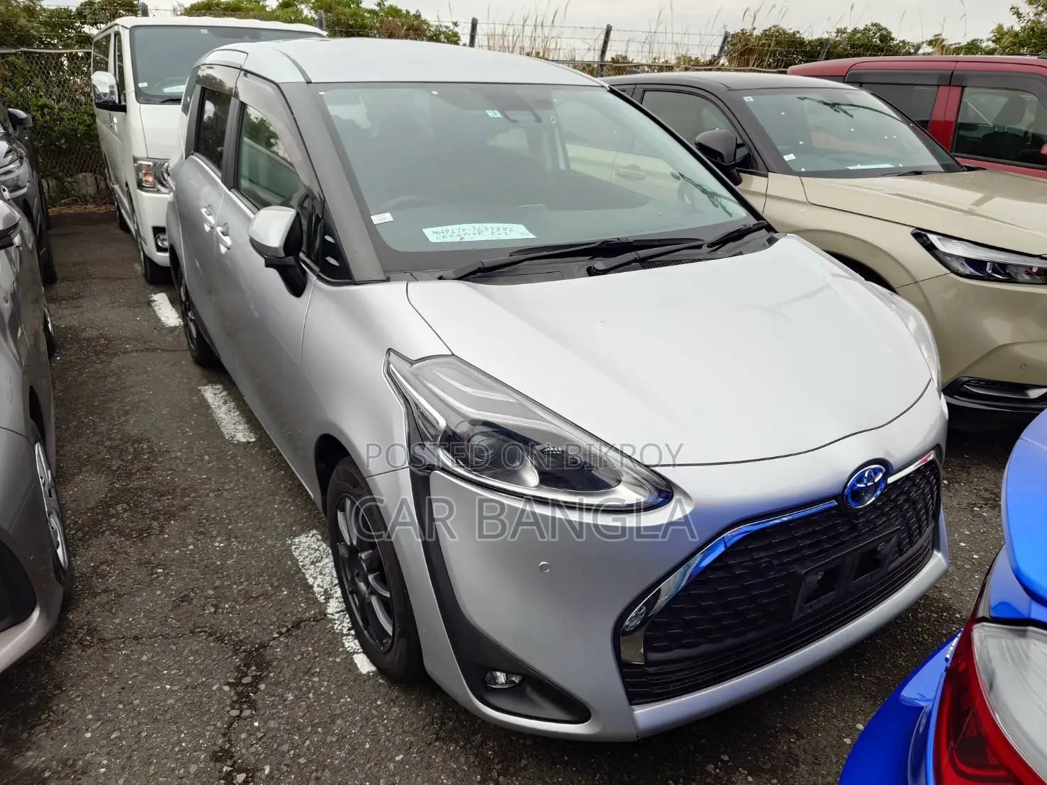 Toyota Sienta 1.5 Hybrid FWD 2021 Silver