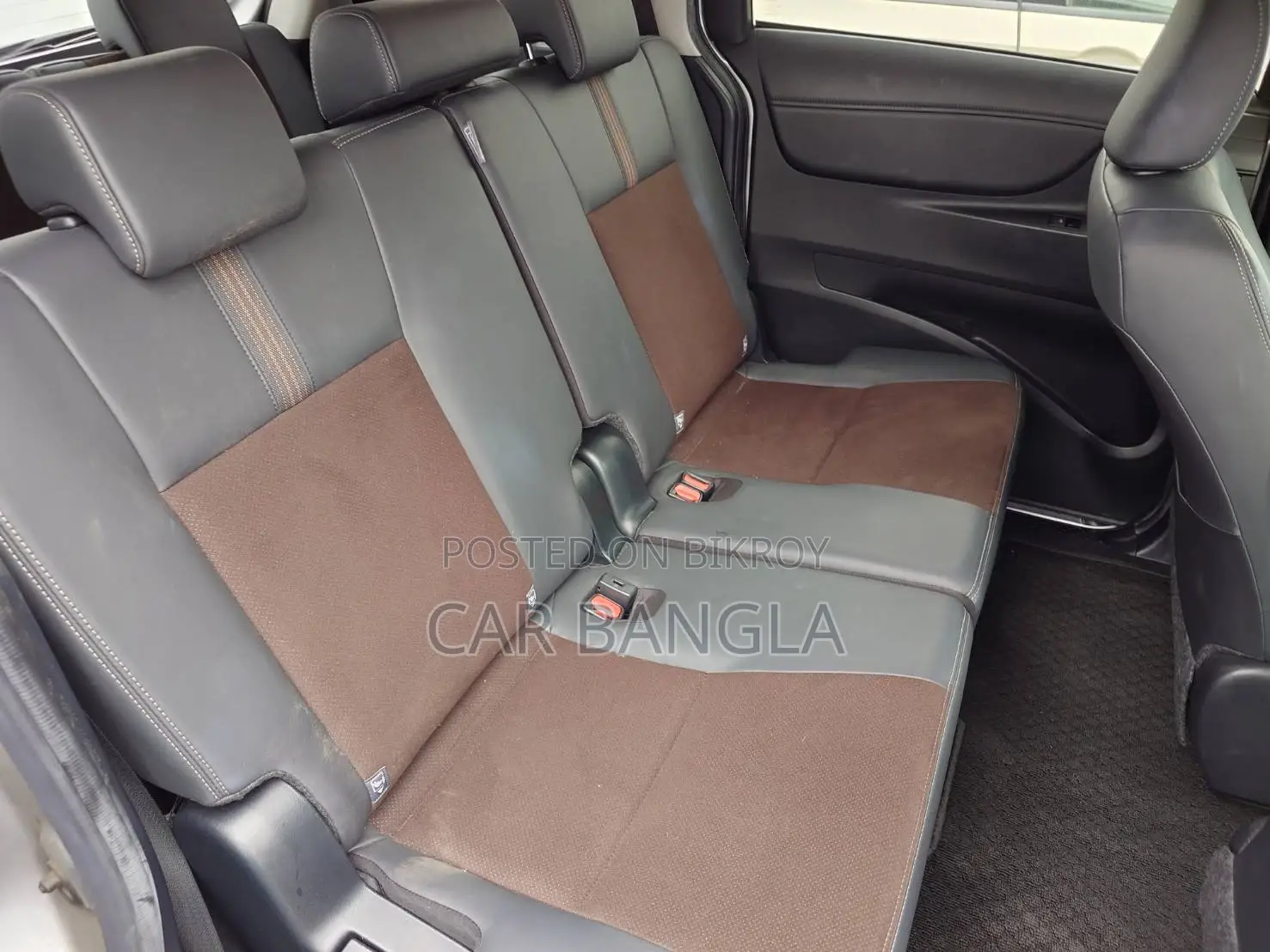 Toyota Sienta 1.5 Hybrid FWD 2021 Silver