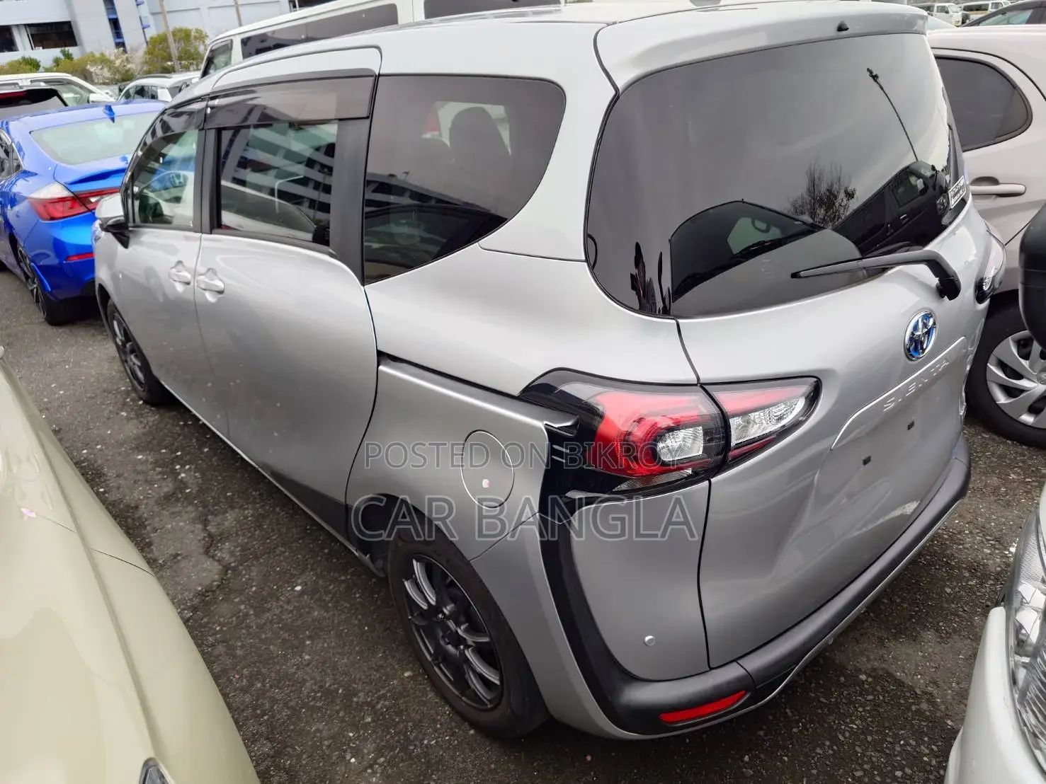 Toyota Sienta 1.5 Hybrid FWD 2021 Silver