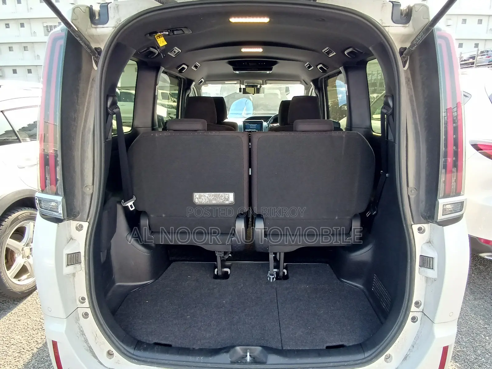 Toyota Noah 2021 Pearl