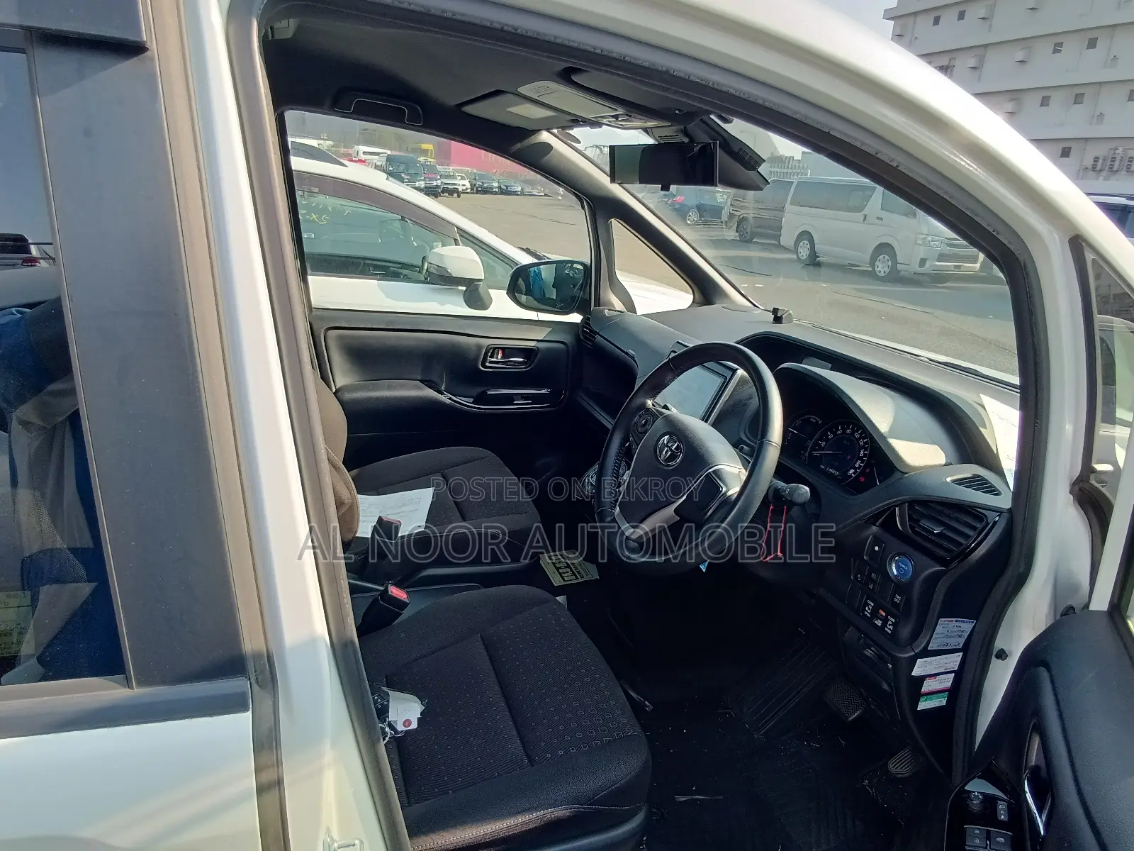 Toyota Noah 2021 Pearl