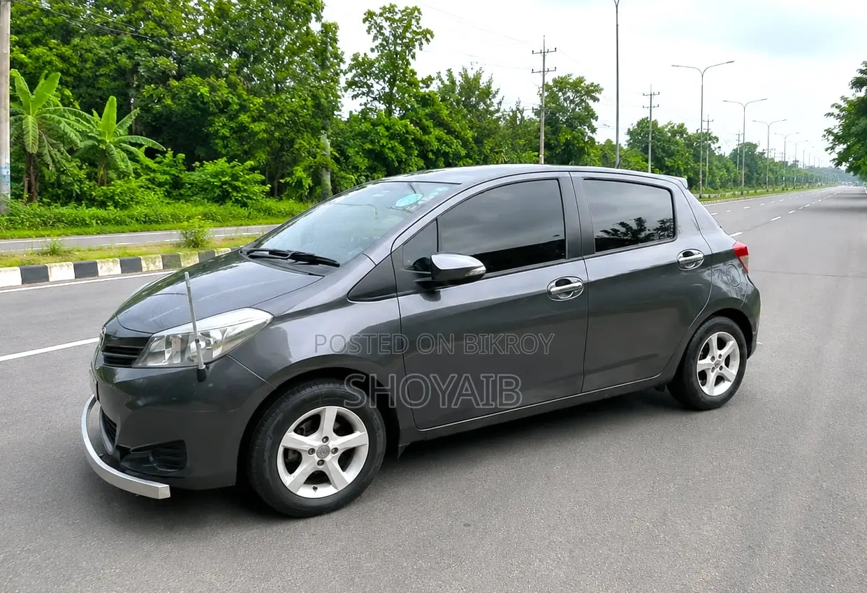 Toyota Vitz 2012 Gray
