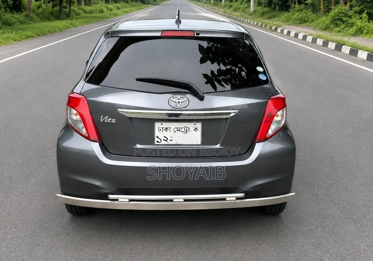 Toyota Vitz 2012 Gray