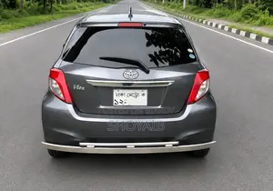 Toyota Vitz 2012 Gray