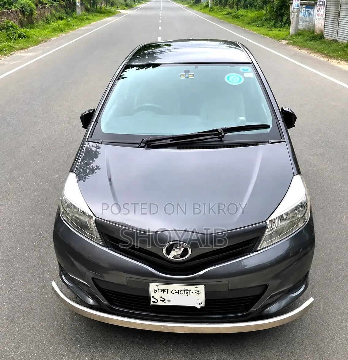 Toyota Vitz 2012 Gray