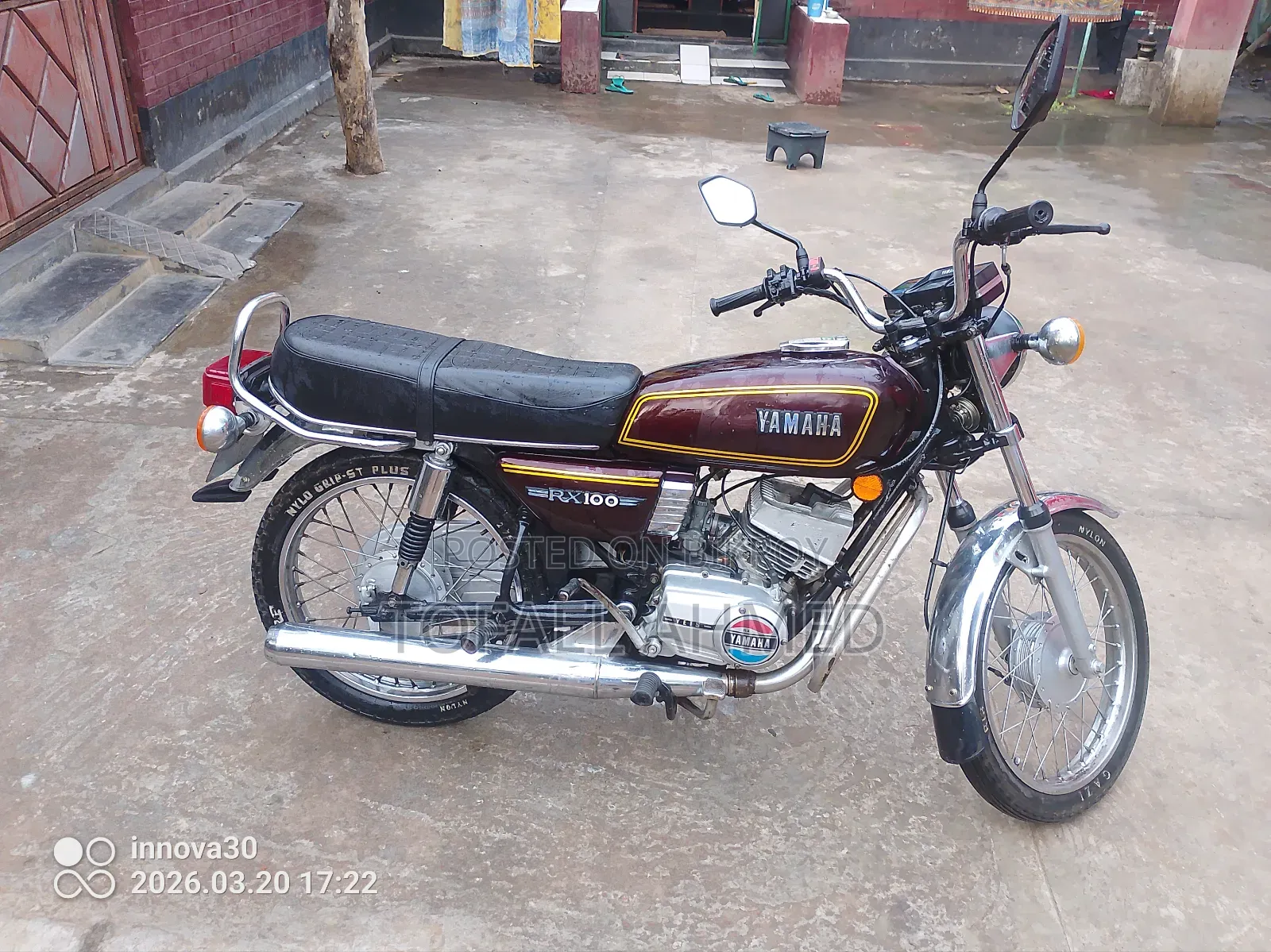 Yamaha 1996 Brown
