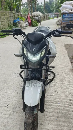 Hero Thriller 160R 2021 Black