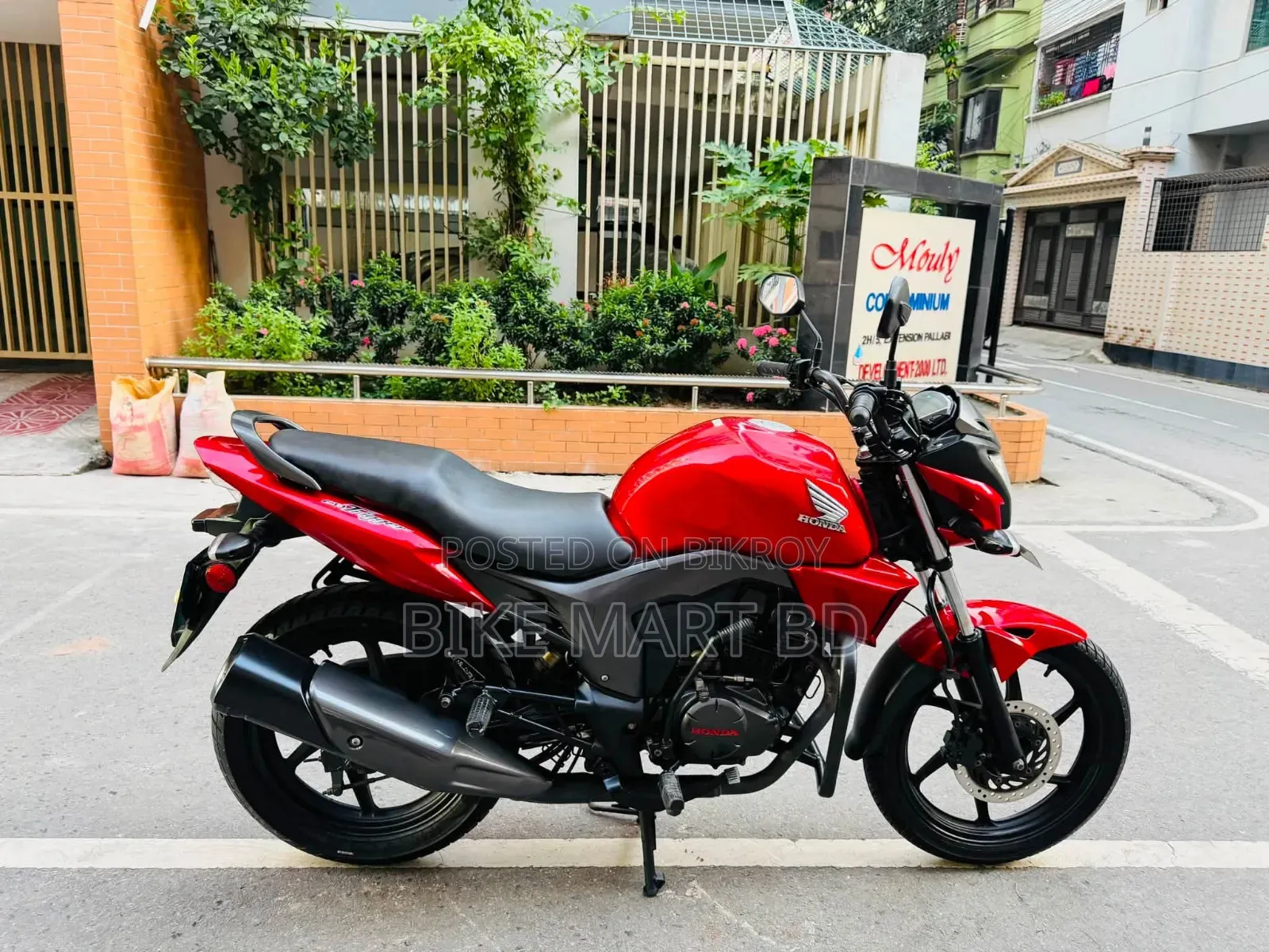 Honda CB 2015 Red