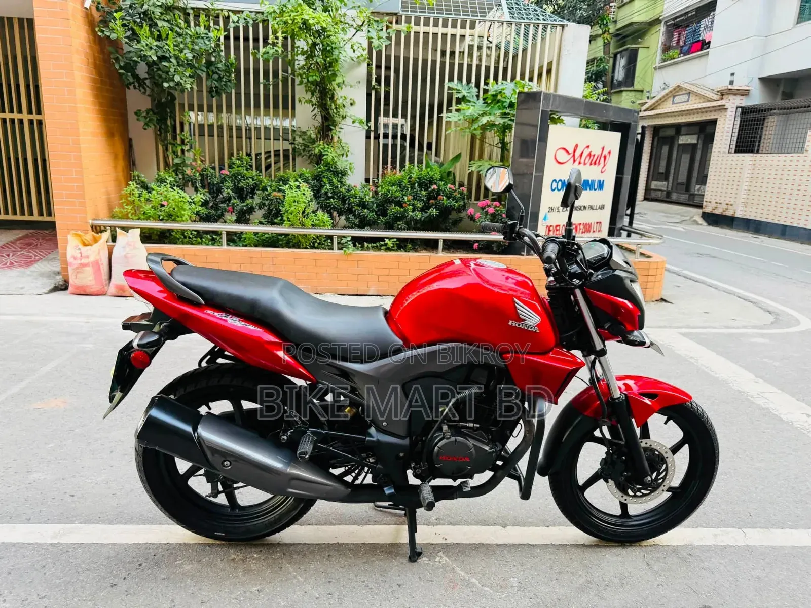 Honda CB 2015 Red
