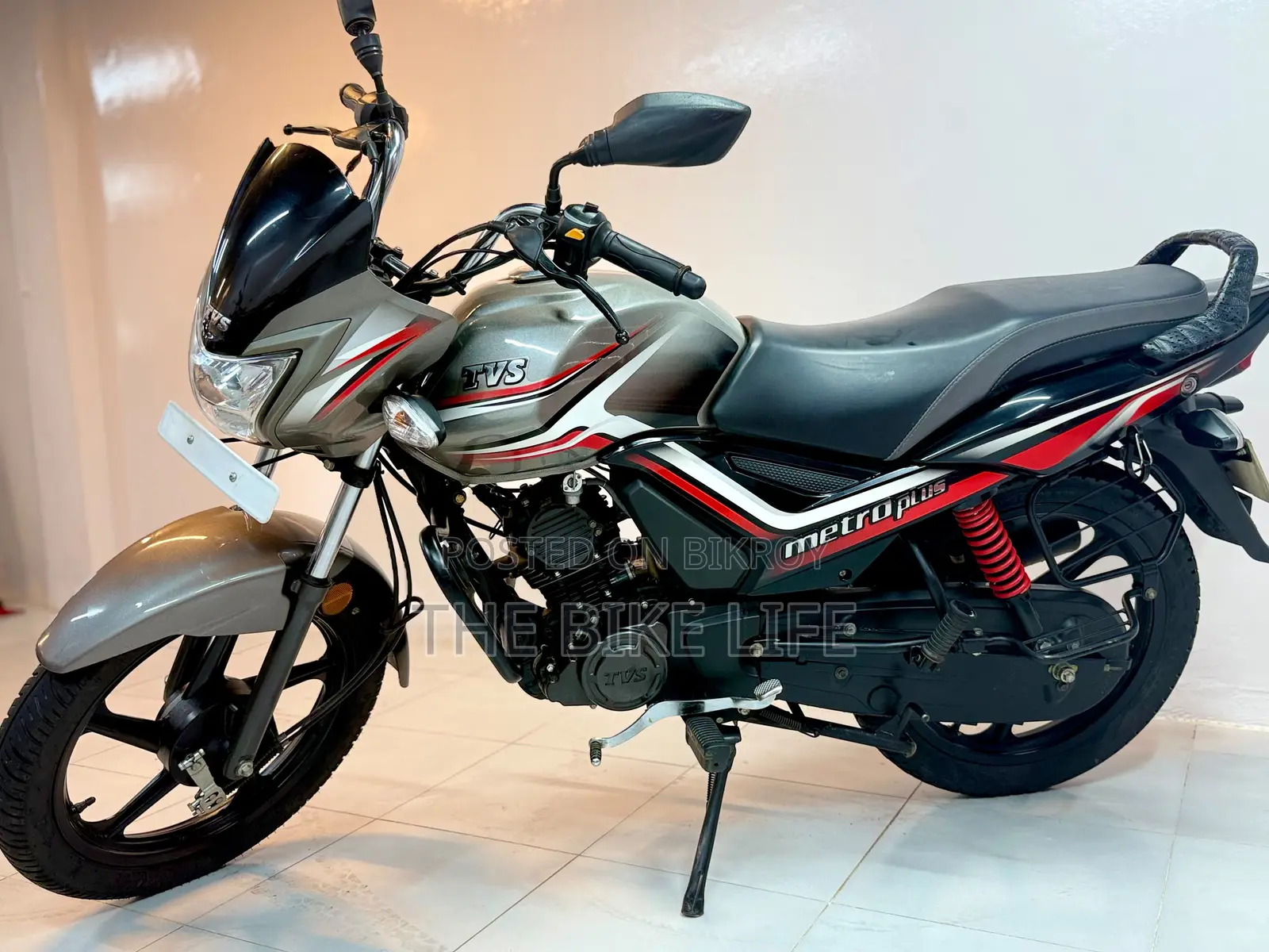 টিভিএস মেট্রো প্লাস ২০২৪ সিলভার