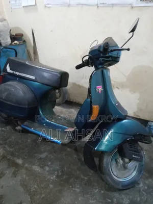 2000 Blue Vespa 150