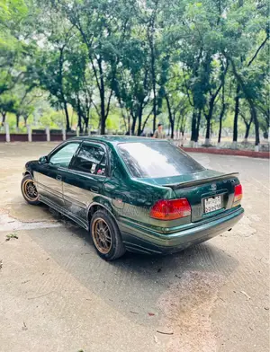 Toyota Corolla 2000 Green