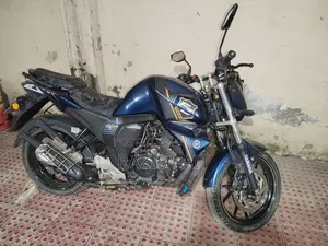 ইয়ামাহা এফজেডএস ভি২ ২০১৮ নীল