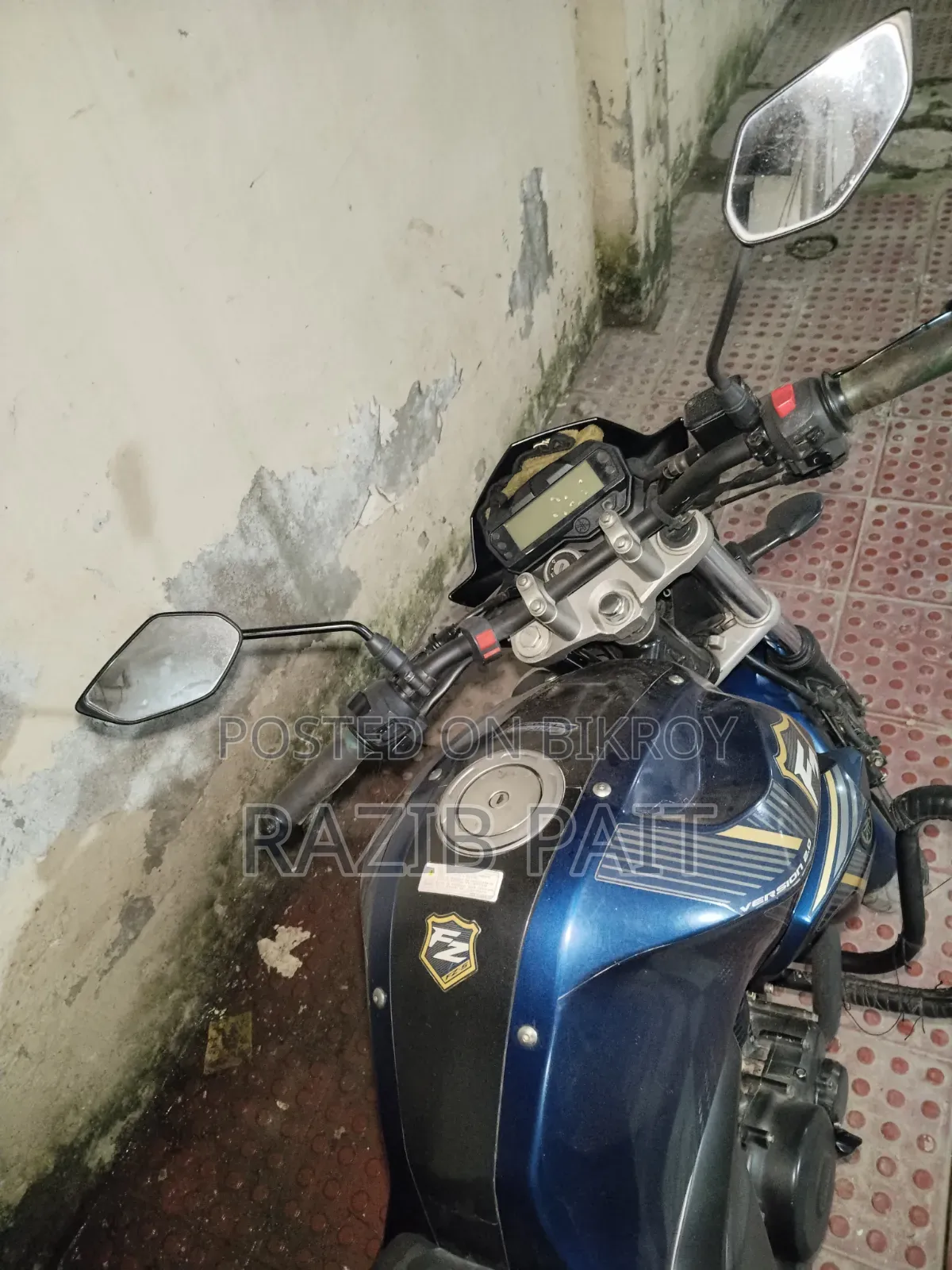 ইয়ামাহা এফজেডএস ভি২ ২০১৮ নীল