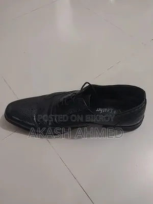 ১০০% লেদারের একজোড়া জুতো বিক্রি হবে।