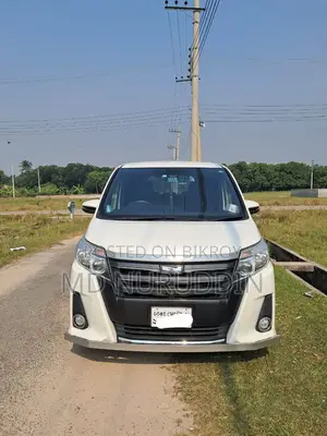Toyota Noah 2.0 AWD (7 Seater) 2017 Pearl