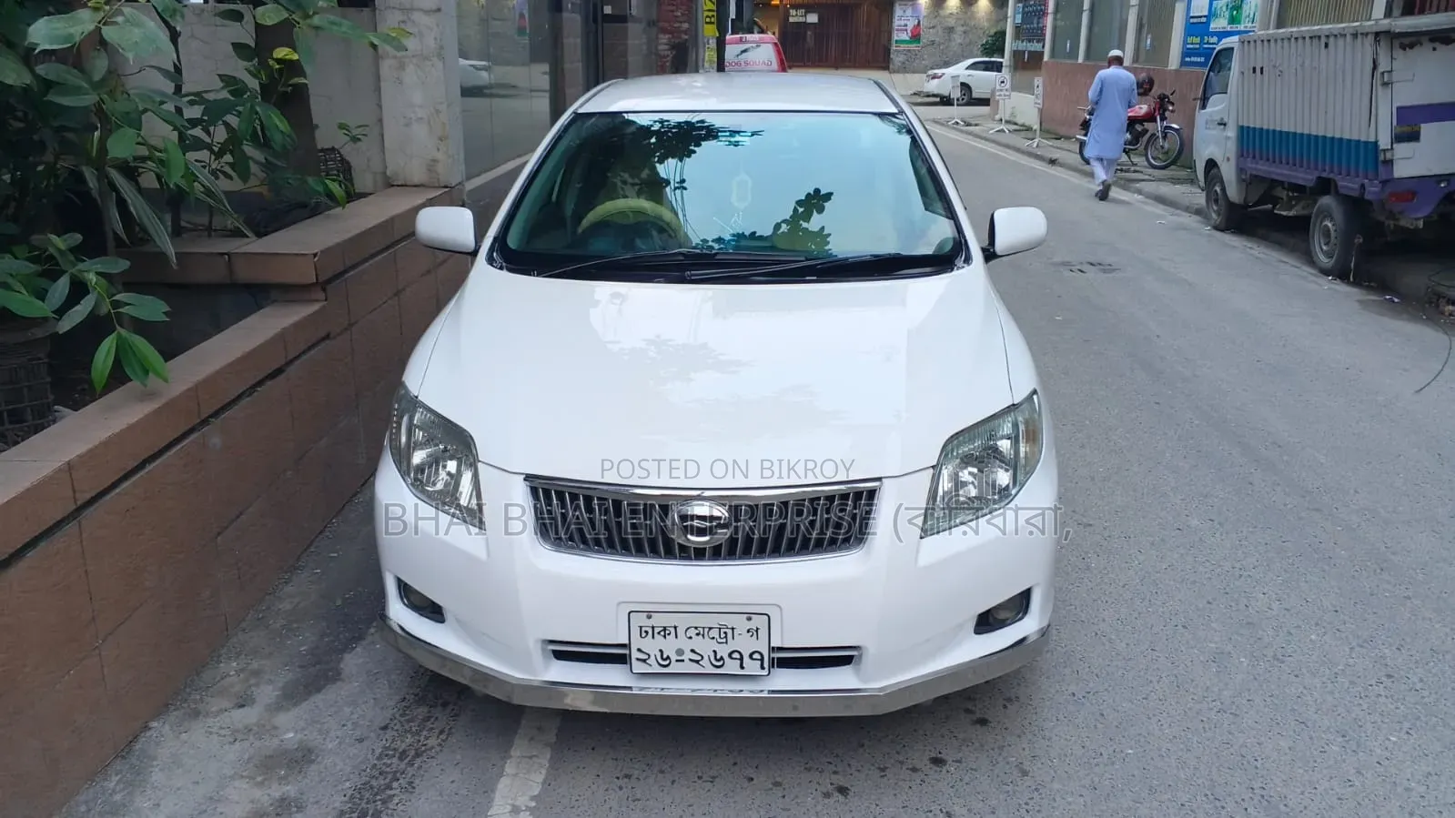 টয়োটা অ্যাক্সিও ২০১১ সাদা