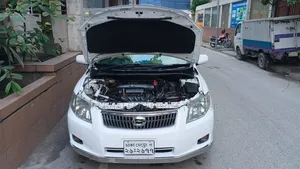 টয়োটা অ্যাক্সিও ২০১১ সাদা