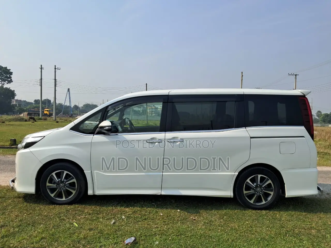 Toyota Noah 2.0 AWD (7 Seater) 2017 Pearl