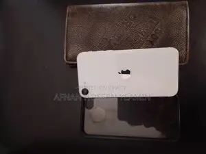 অ্যাপল আইফোন এসই (২০২০) ৬৪ জিবি হোয়াইট