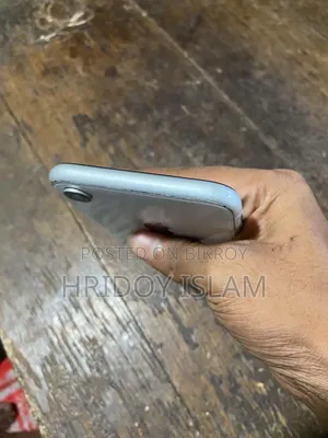 Apple iPhone XR 64 GB White