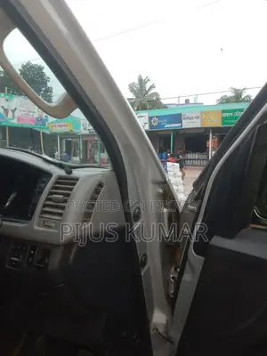 Toyota HiAce 2013