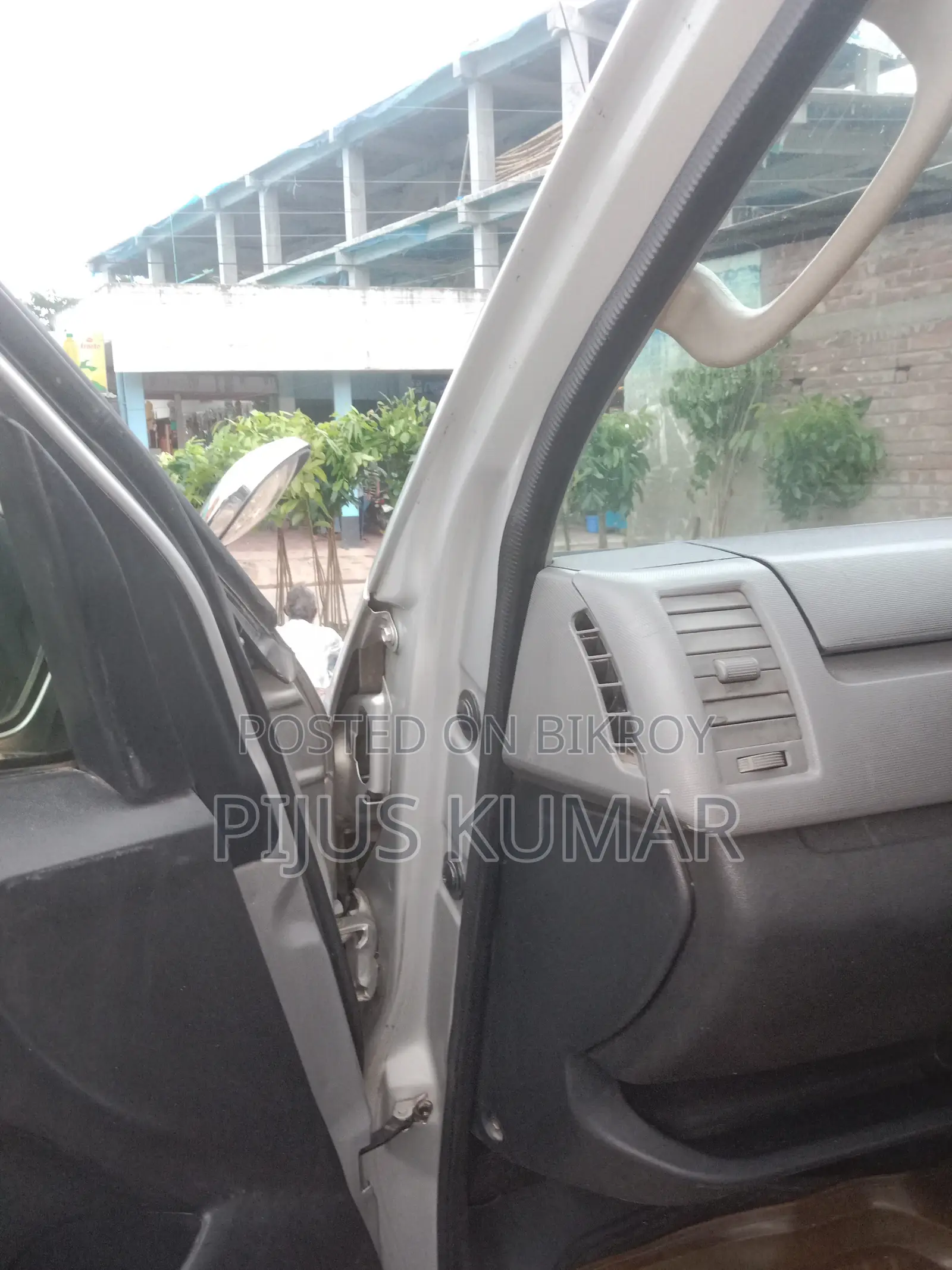Toyota HiAce 2013