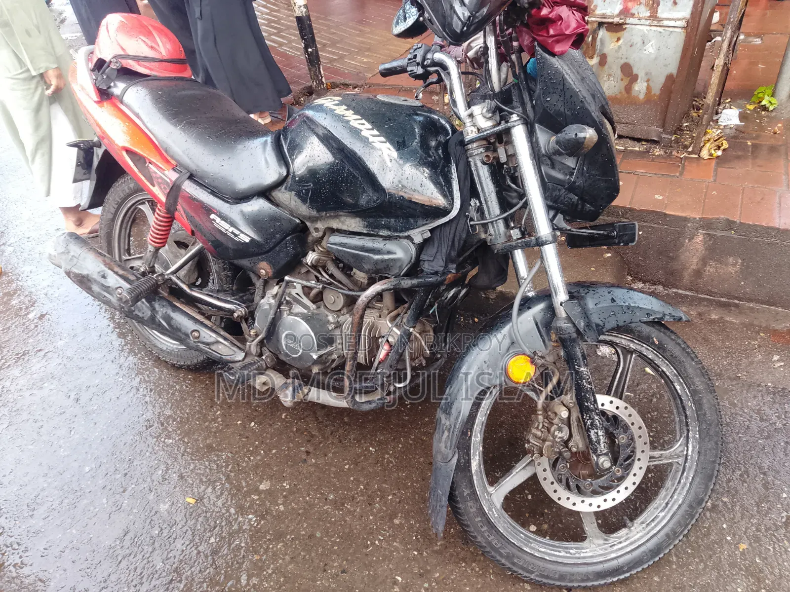 হোন্ডা ২০১২ লাল
