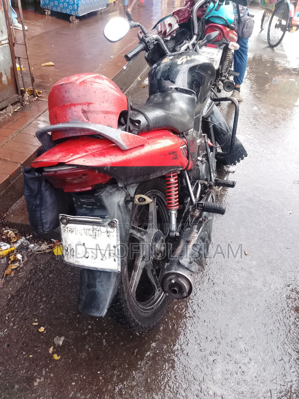 হোন্ডা ২০১২ লাল