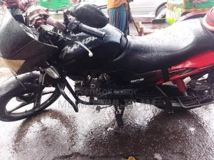 হোন্ডা ২০১২ লাল