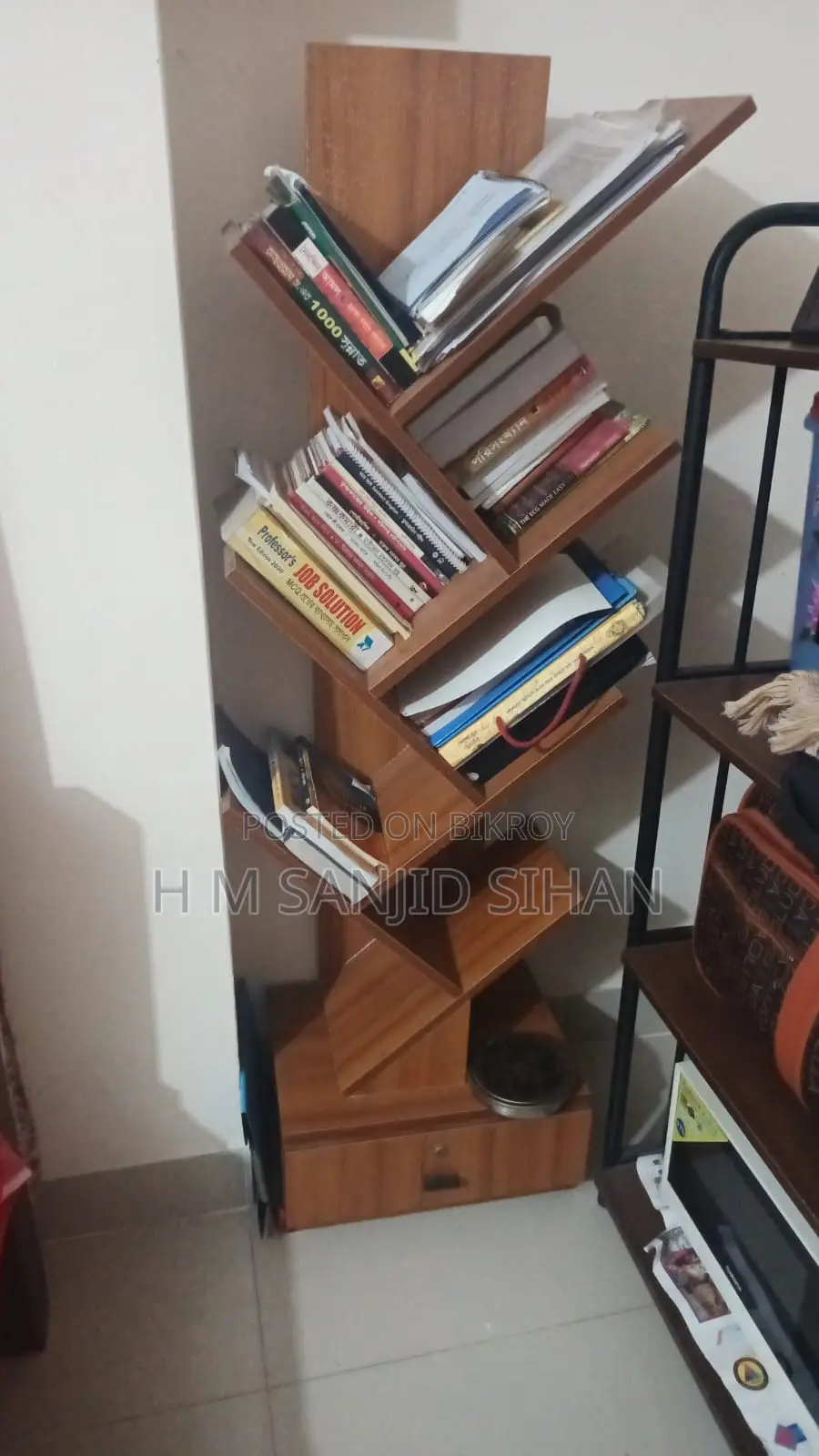 Tree Shape Book Shelf
