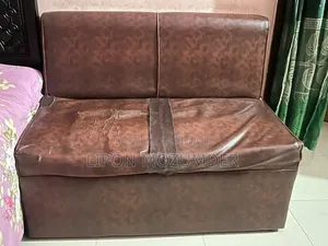 ২ সিটার সোফা