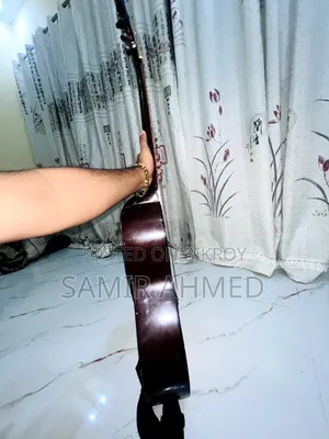গিটার বিক্রি হবে