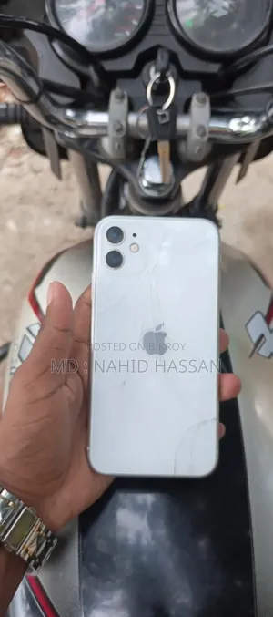 New Apple iPhone 11 128 GB White