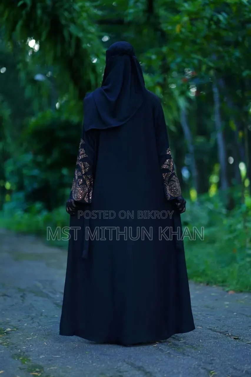 বারিষা স্টোন বোরকা