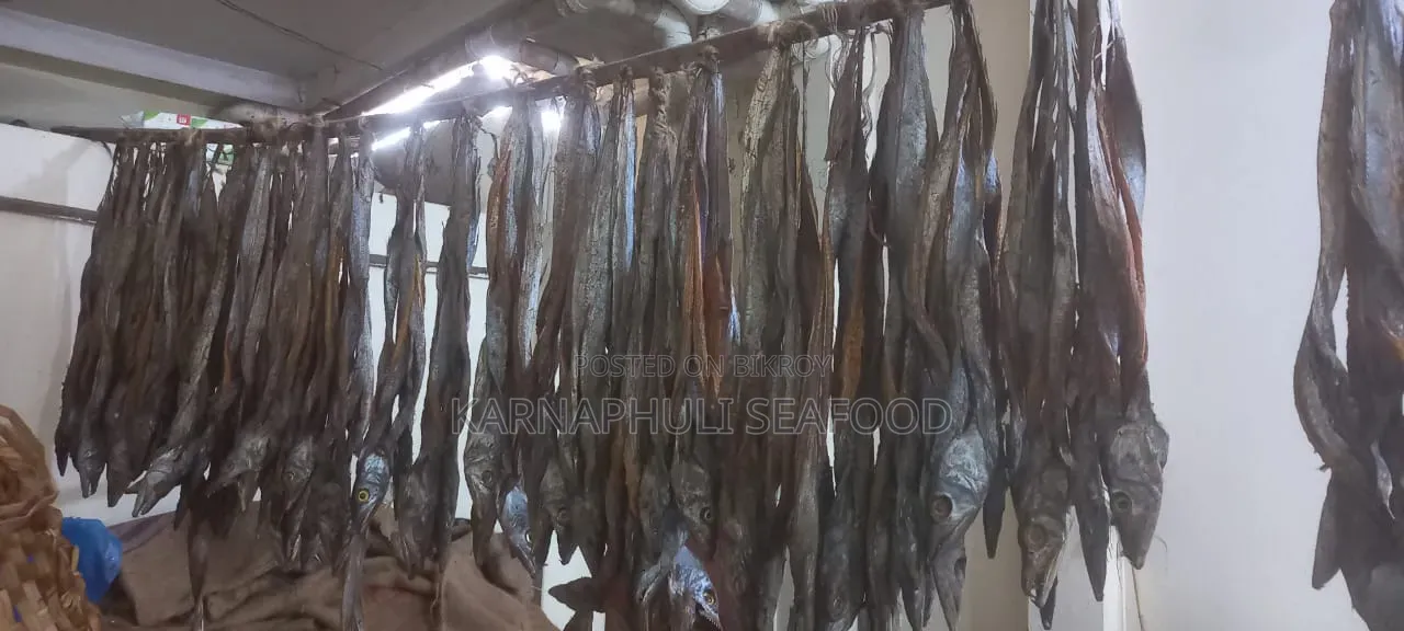 চট্টগ্রাম ফিশারিঘাটের সামুদ্রিক মাছ ও শুটকি