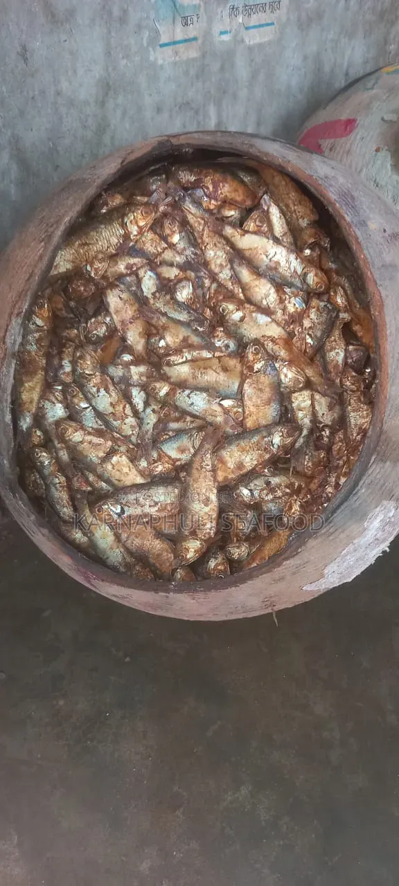 চট্টগ্রাম ফিশারিঘাটের সামুদ্রিক মাছ ও শুটকি