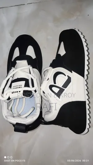 Trendy Black White Casual Sneakers – Lightweight Sports