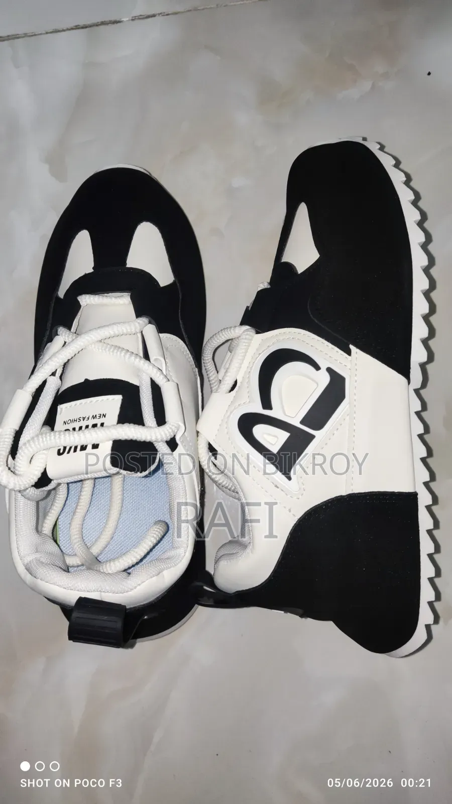 Trendy Black White Casual Sneakers – Lightweight Sports