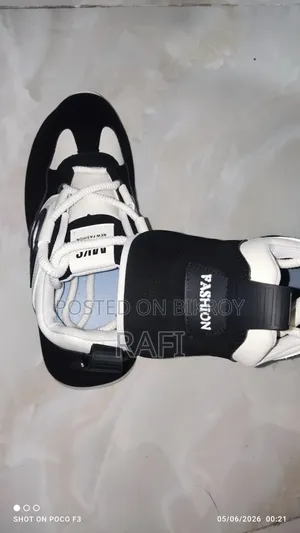 Trendy Black White Casual Sneakers – Lightweight Sports