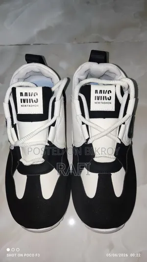 Trendy Black White Casual Sneakers – Lightweight Sports
