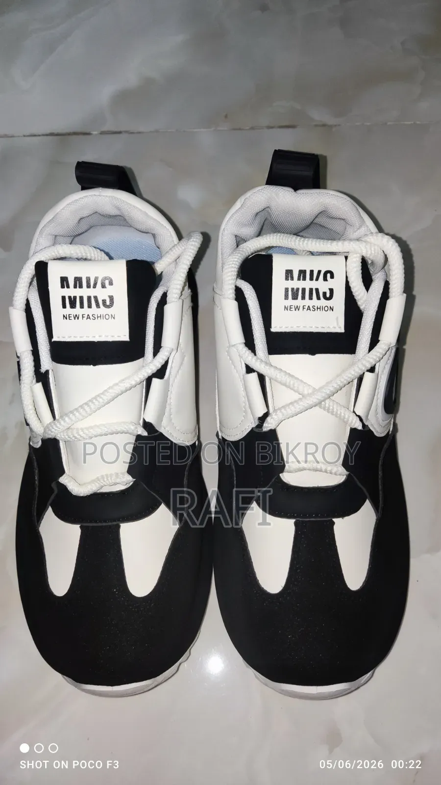 Trendy Black White Casual Sneakers – Lightweight Sports
