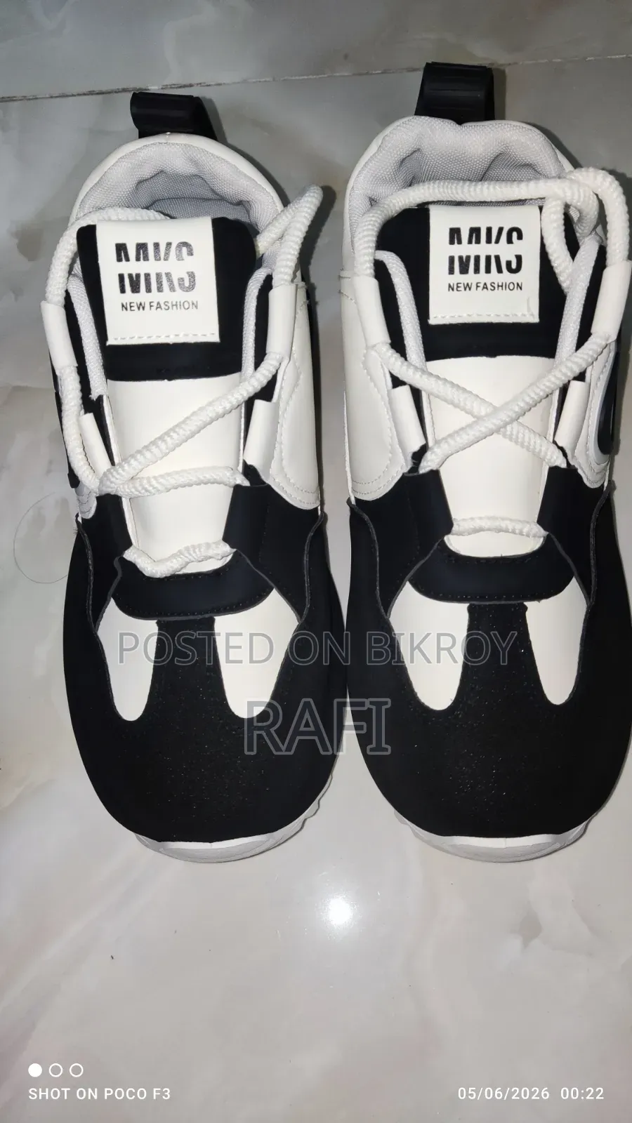 Trendy Black White Casual Sneakers – Lightweight Sports