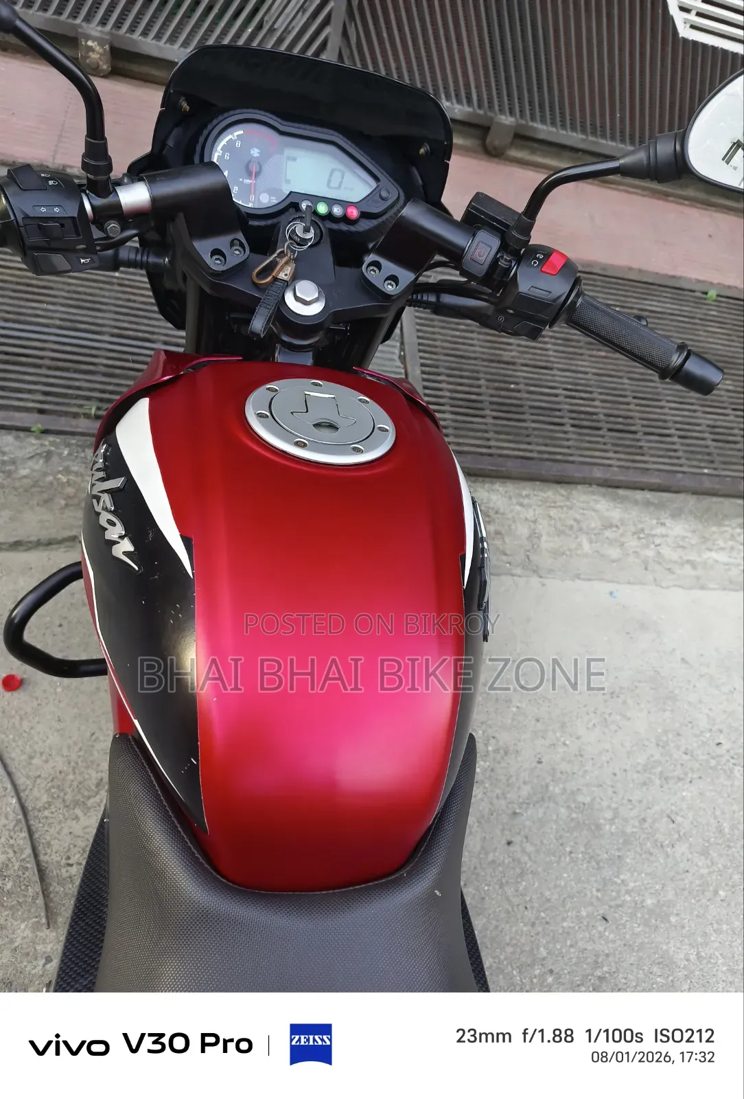 Bajaj Pulsar 150 2023 Red